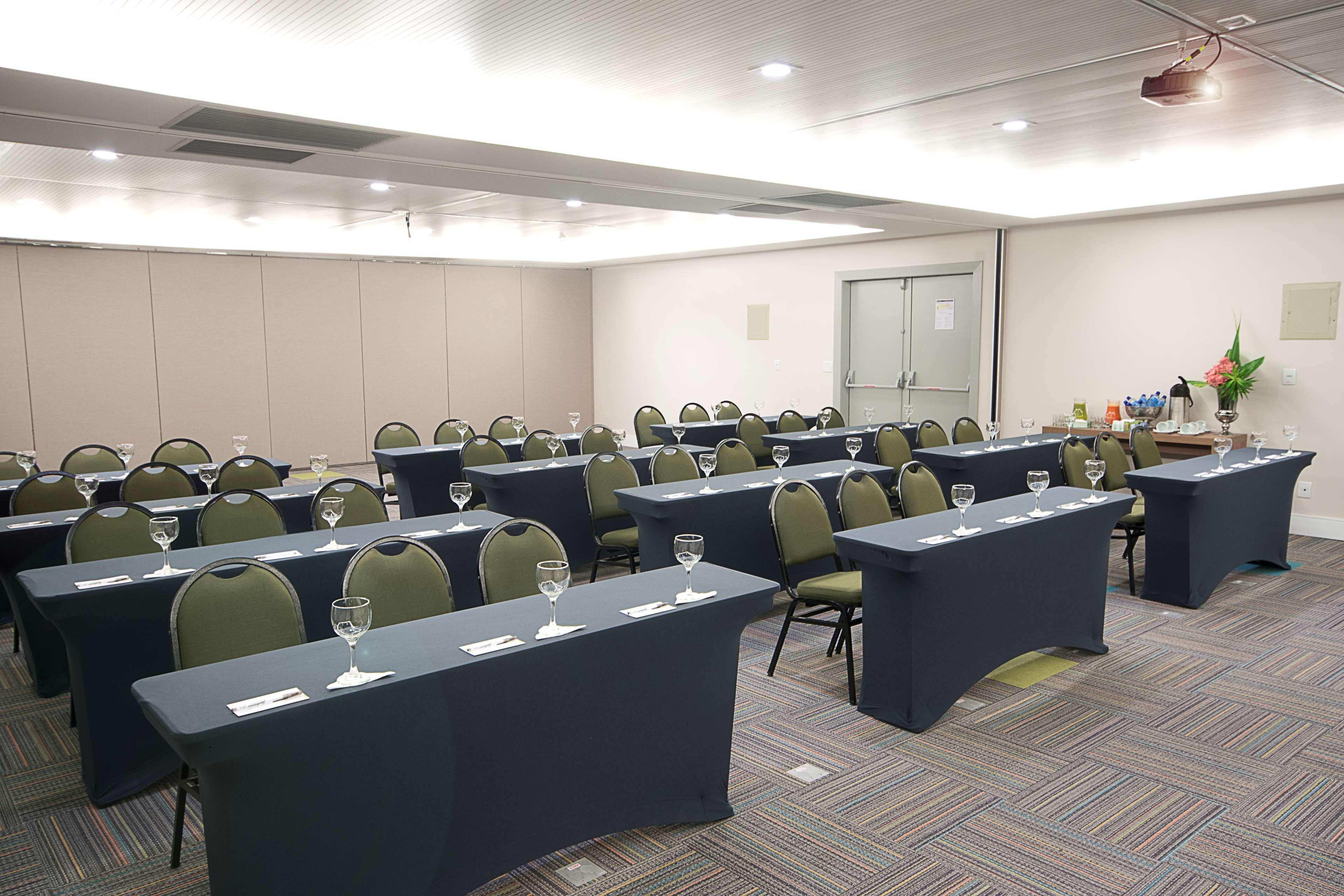 Radisson Recife Hotel Luaran gambar A typical classroom layout
